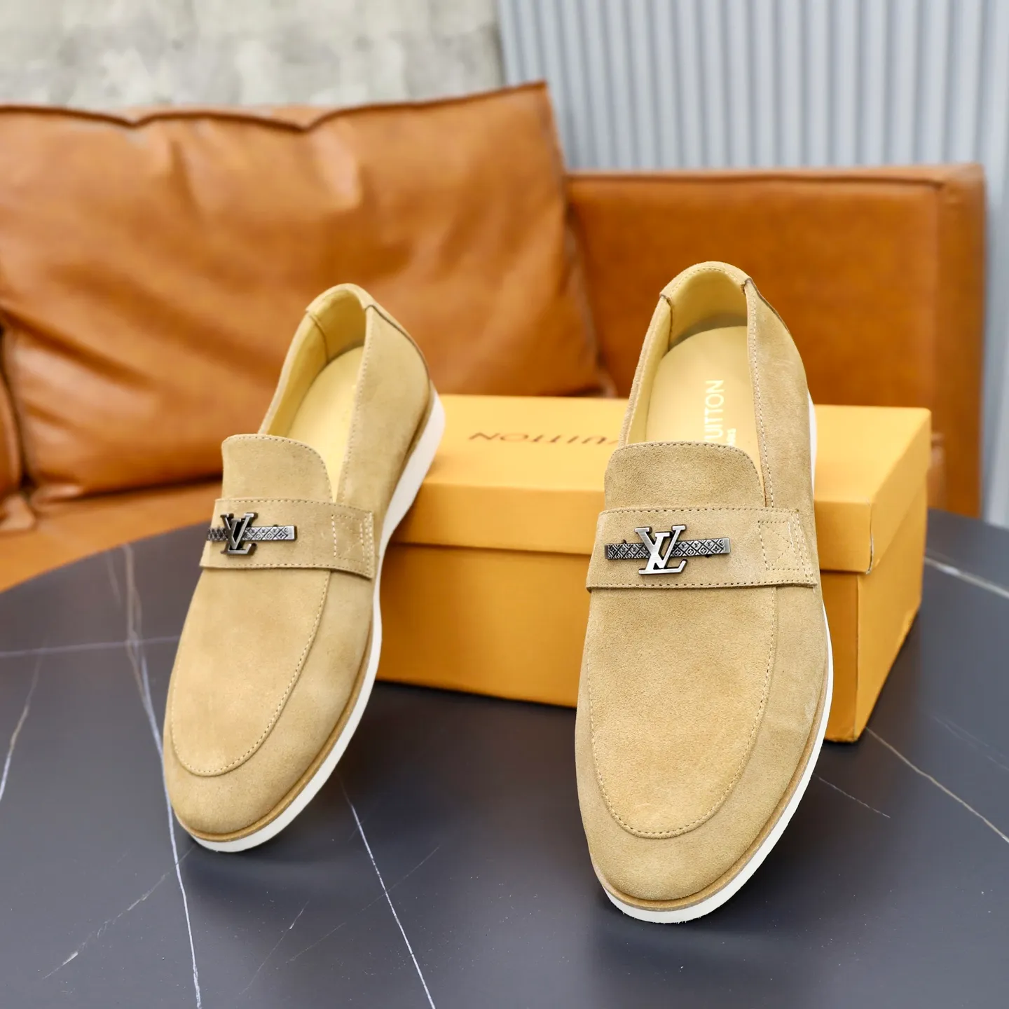 Ex-factory price: 442💰🙅‍♂️🙅‍♂️🙅‍♂️ Brand: LV Louis Vuitton Standard code: 38-44 (45 customized) Grade: Same as the official website Material: Original cow suede material stitching Comfortable and breathable cowhide lining Lightweight wear-resistant foam outsole Style category: Men's fashionable casual shoes Running sports shoes Distinguished luxury brand elements Top luxury color: actual picture color